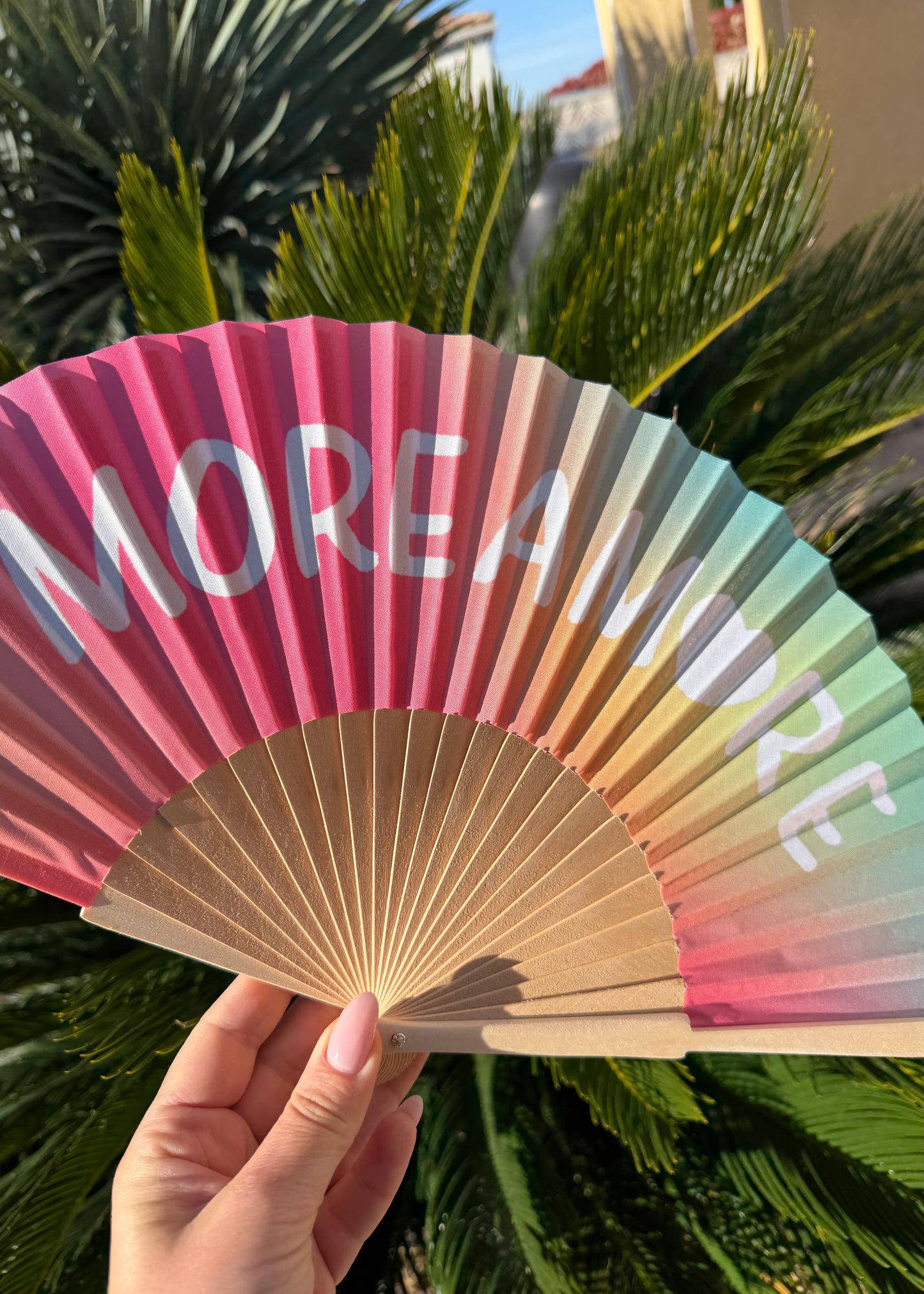 Éventail « MORE AMORE » 🌈