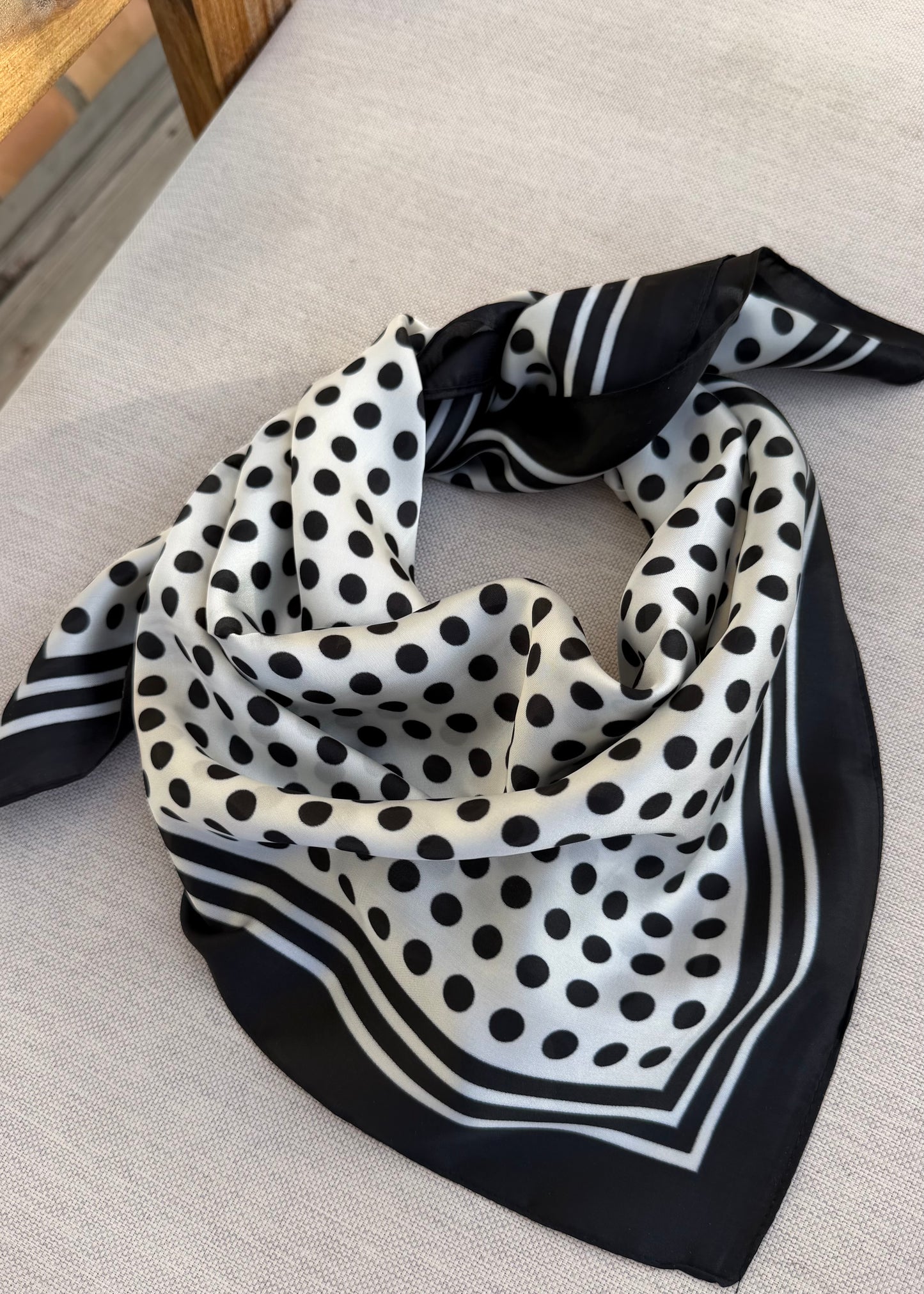 Foulard Pois Noir-blanc