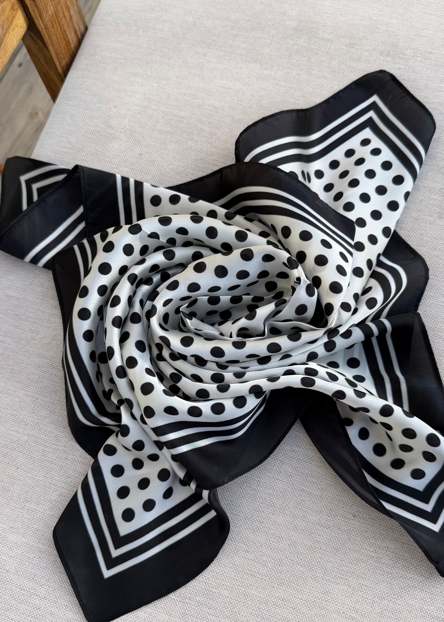 Foulard Pois Noir-blanc