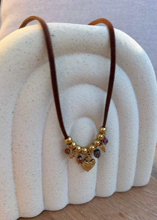 Collier marron doré