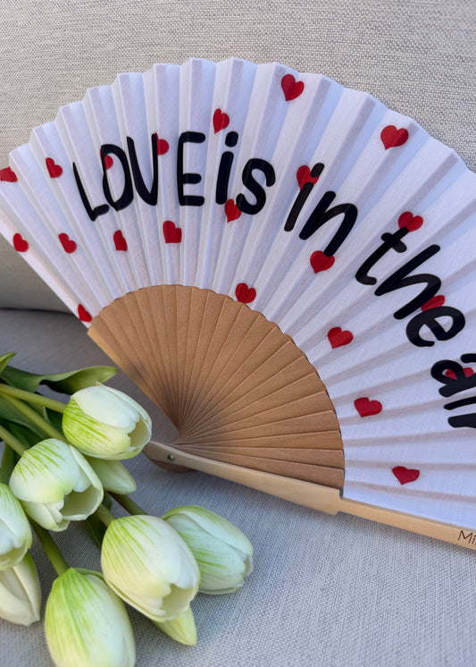 Éventail « LOVE IS IN THE AIR »